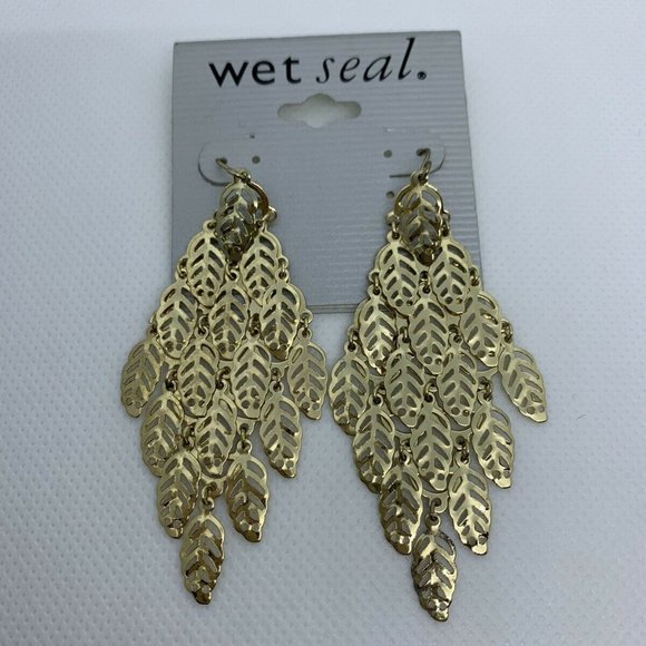 Fashion Jewelry Red Hoop Earrings & Gold Leaf Chan - Picture 2 of 3